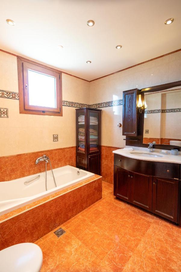 Villa Bougainvillea Epanomí Ngoại thất bức ảnh